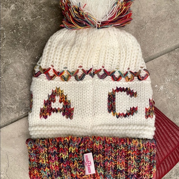 🛍Host Pick!🛍 NWOT Canada Winter Beanie Toque ❄️ - Picture 4 of 5
